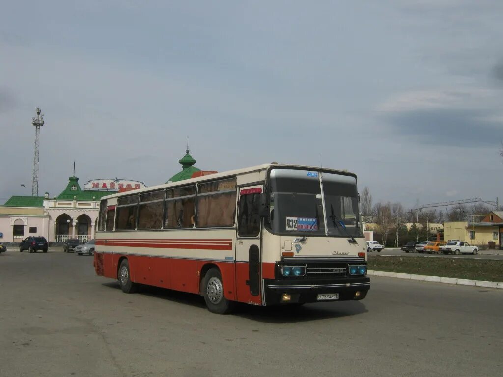 Краснодар майкоп автобус автовокзал. Икарус 256.75. Икарус Майкоп. Икарус 256.54 Майкоп Краснодар. Автобус Лабинск Майкоп.