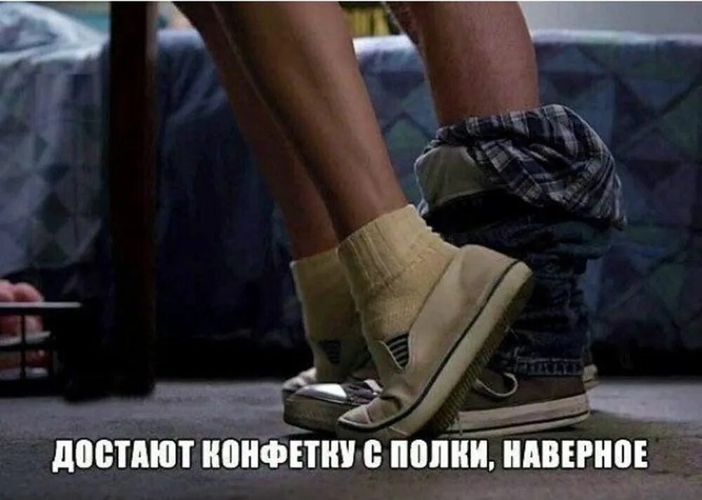 Молодые люди делают шпили-вили несмотря на предъявы