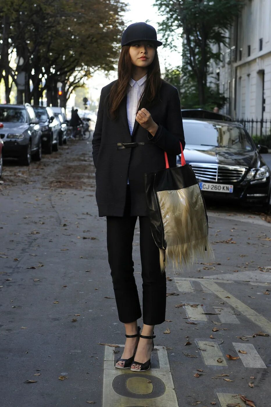 кепи женская с пальто. кепи с пальто. пальто шинель mango. стрит стайл кепи. кепка под пальто женское.