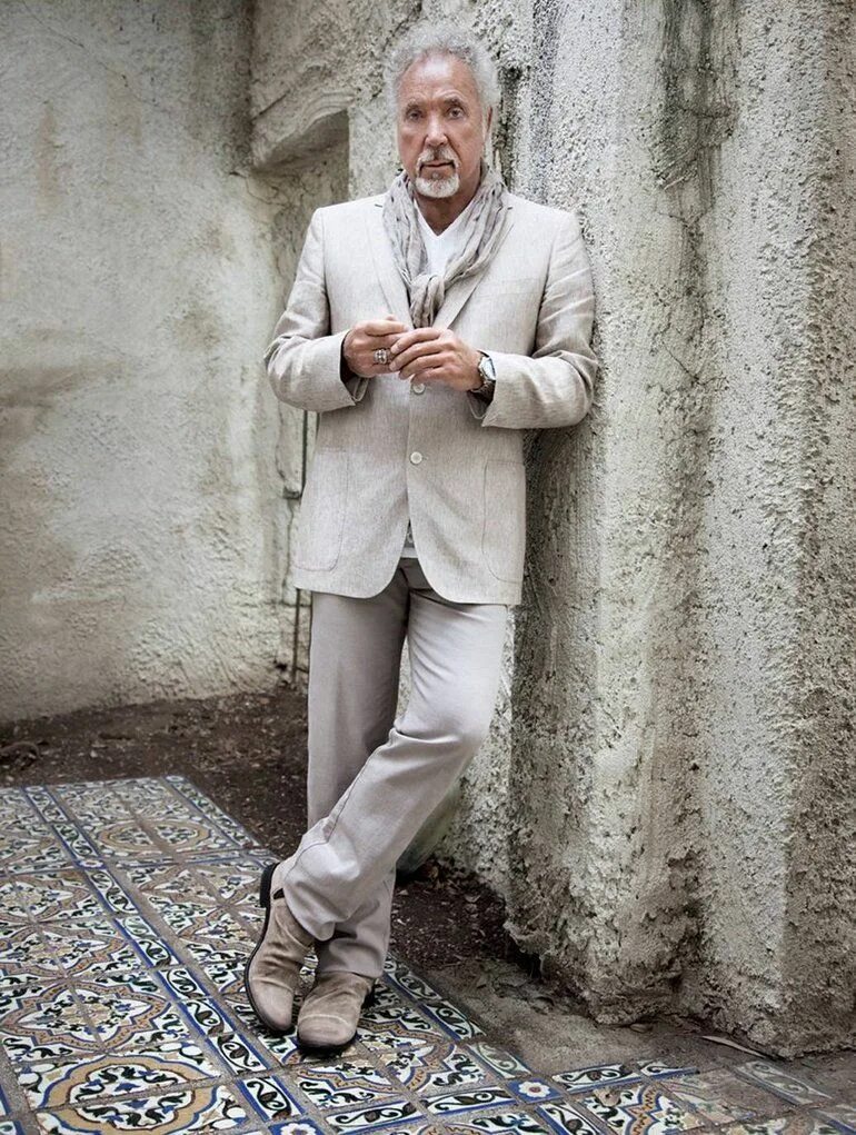 Them jones. Tom jones. том джонс фото. сэр том джонс. tom jones young.