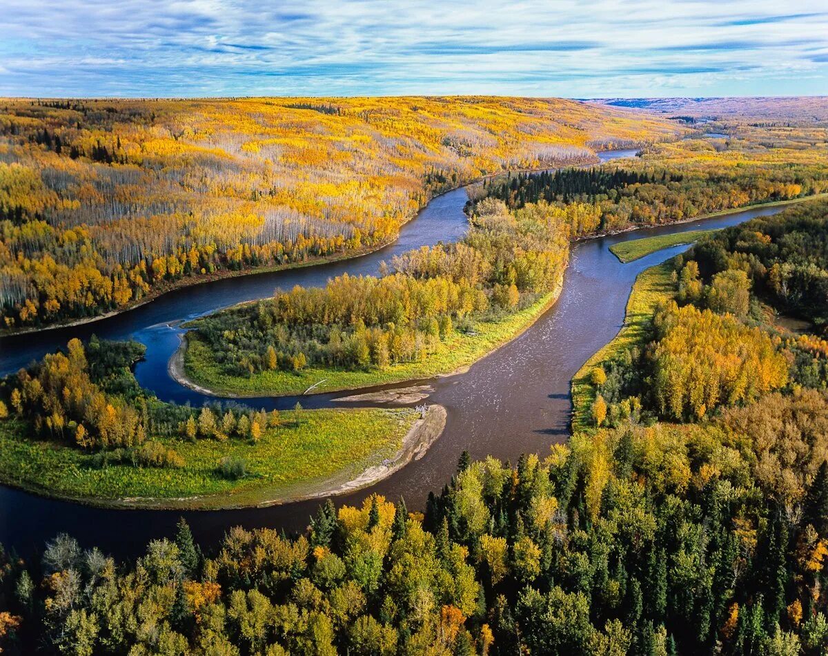 В какой океан впадает река маккензи. Река Маккензи Канада. Мак река. Устье реки Маккензи. Северная Америка река Маккензи.
