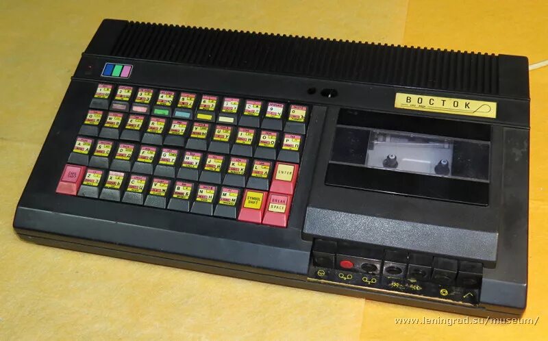 ZX Spectrum 80. ZX Spectrum 48. ZX Spectrum с магнитофоном. Спектрум 48 компьютер.