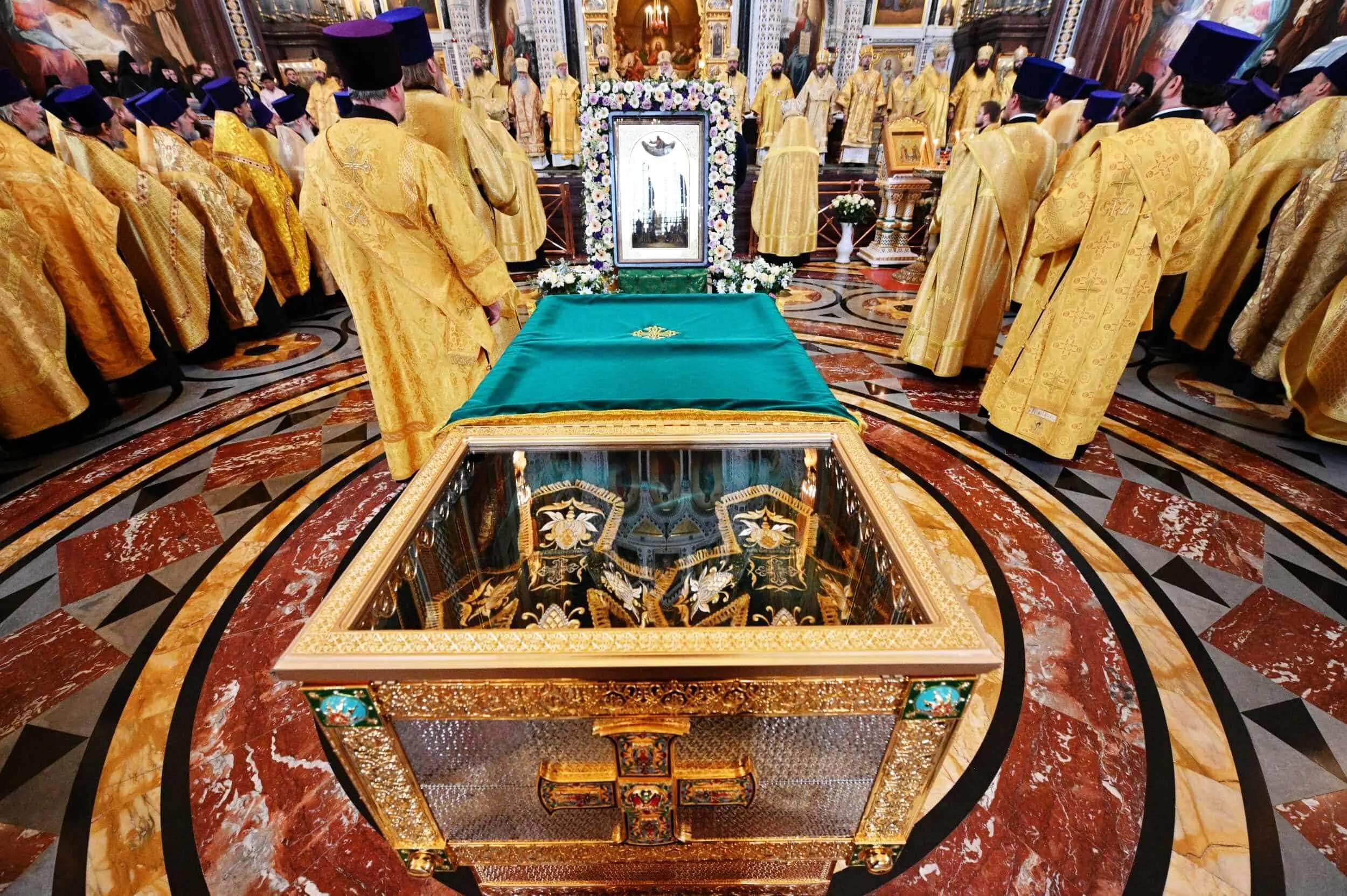 Храм мощи петра и февронии в муроме. Мощи петра и февронии в муроме монастырь. Мощи петра и февронии в муроме монастырь. Мощи петра и февронии в москве. Мощи петра и февронии в москве.