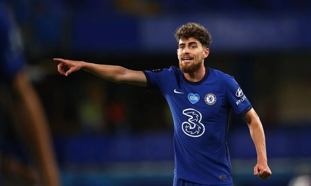 Гарет бэйл 2021. Как называется футболист. Функции игроков в футболе. Словарный футбол. Позиция нападающий в футболе.