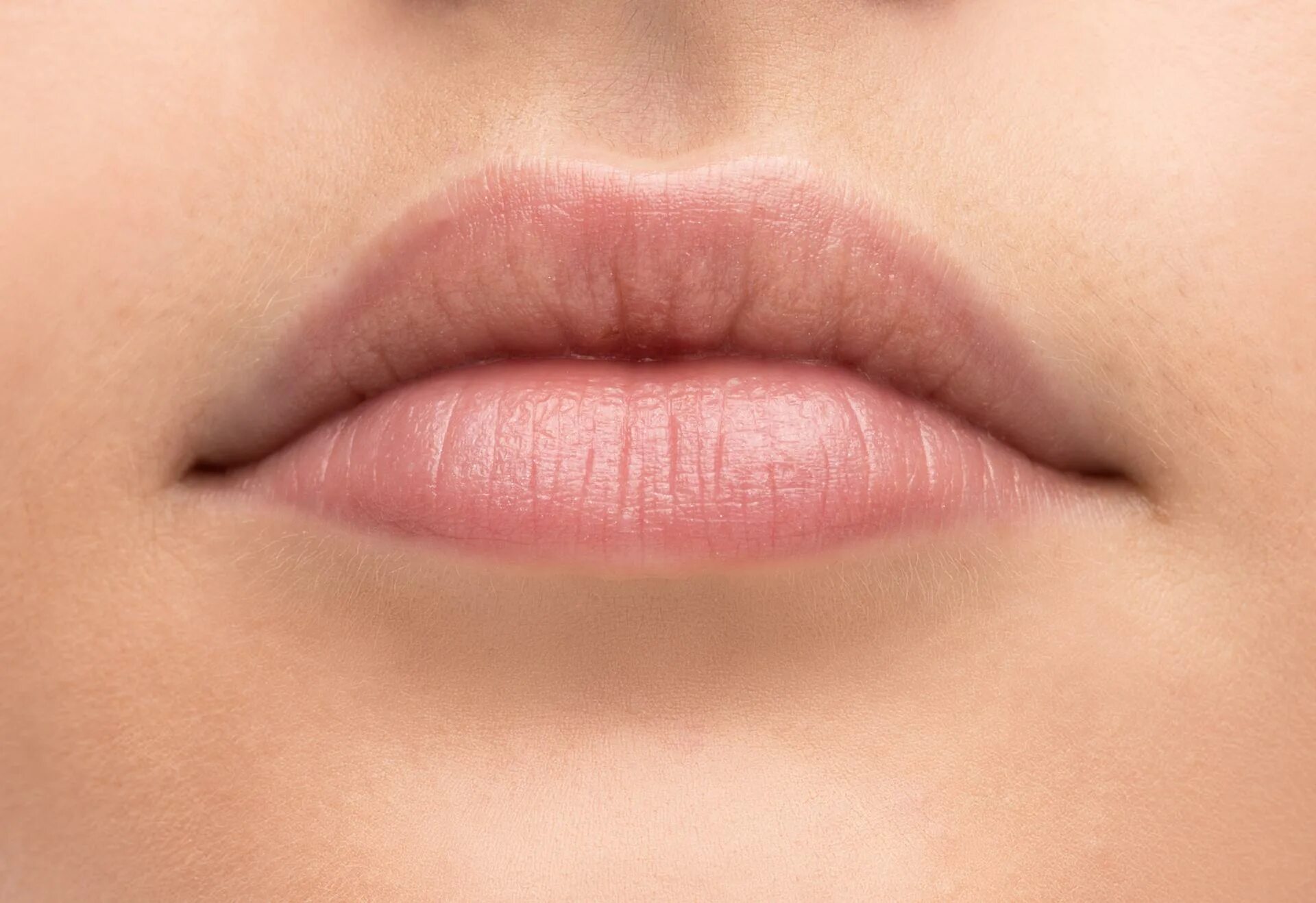 Close lips. Полуоткрытые губы. Губы крупно. Одинаковые губы. Красивые полные губы.