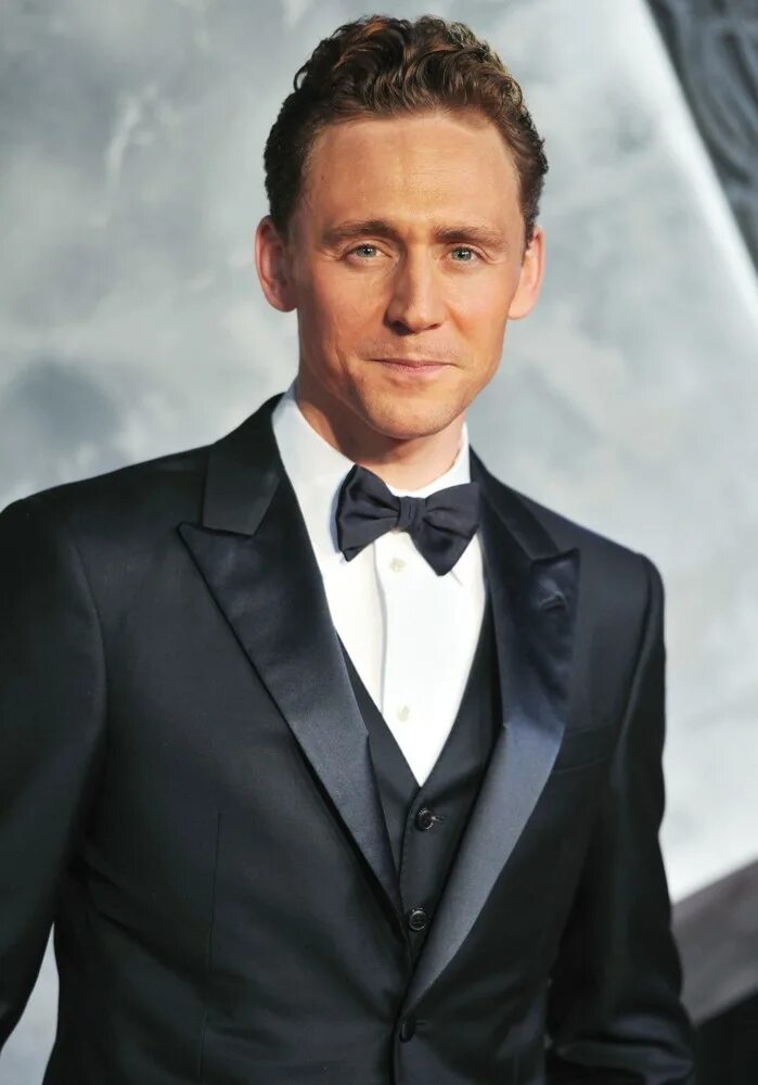 Том хиддлстон молодой. Тома хиддлстон. Tom hiddleston 2021. Тома хиддлстон. Фильмография тома хиддлстона.