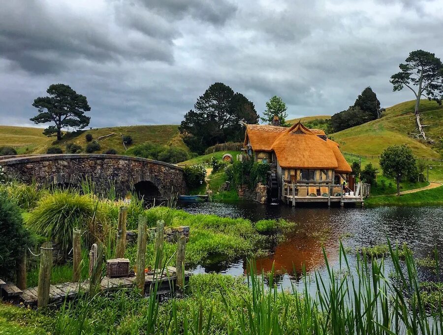 хоббитон иноземцево. хоббит тон. хоббит дом иноземцево. хоббитон железноводск. домики хоббитов иноземцево.