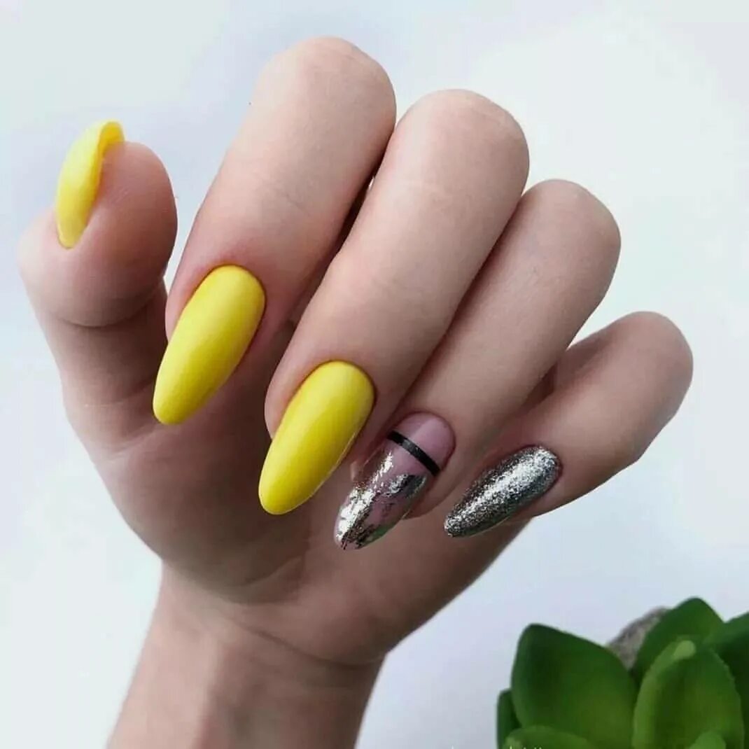 Ногти желтого цвета. Жёлтые ногти маникюр. Ногти в желтых тонах. Маникюр лето желтый. Дизайн желтых ногтей 2024
