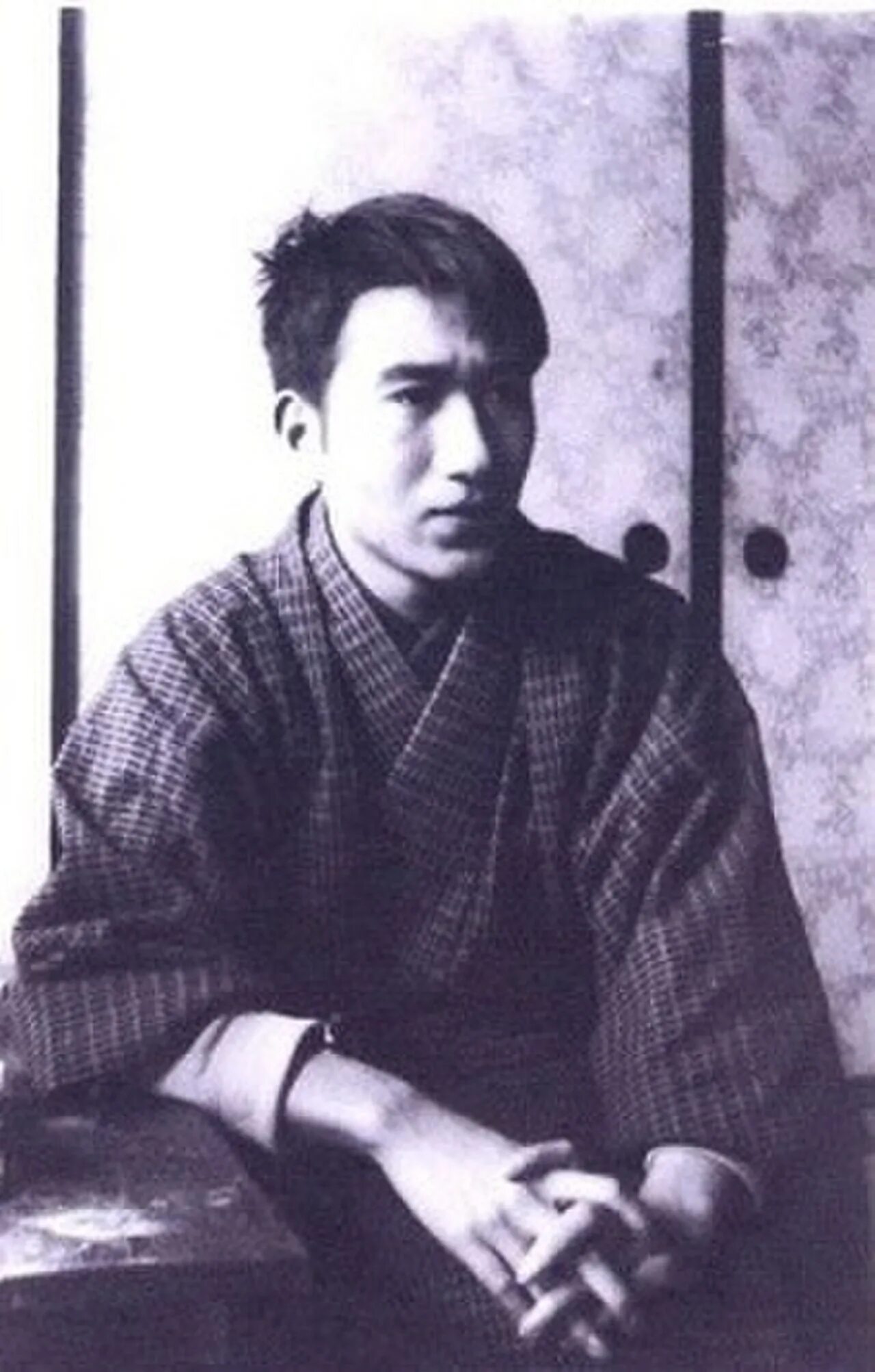 Акутагава Рюноскэ писатель. Дадзай Осаму писатель. Дадзай Осаму и Сюдзи Цусима. Японский писатель Дадзай Осаму. Писатель дазай осаму