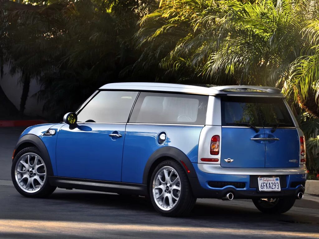 Удлиненное мини. Mini Cooper Clubman. Mini Cooper Clubman 2012. Mini Clubman Cooper s r55. Mini Cooper Clubman 2007.