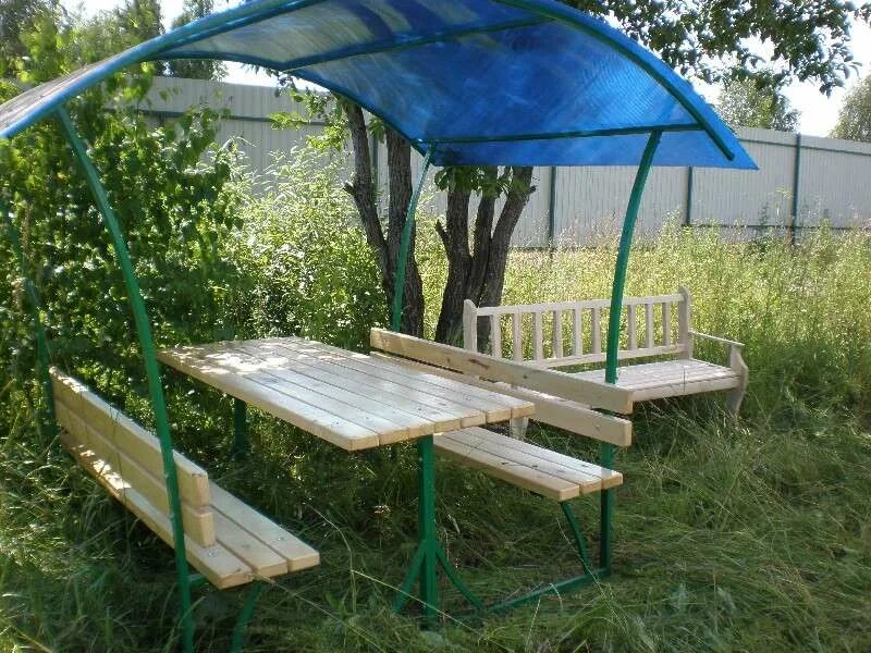 Скамейка с навесом и столиком. Столы под навесом. Стол и лавки для беседки. Столы под навесом. Дачный навес.