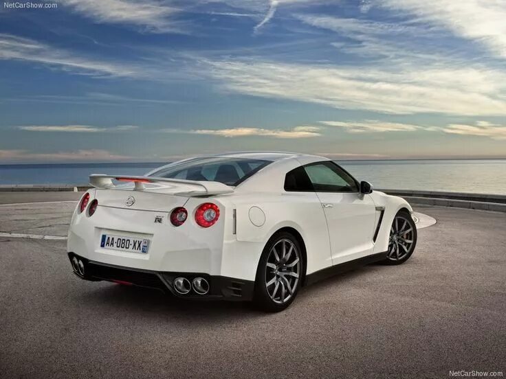 Nissan gtr nismo gt1. Nissan gtr r35. Гтр лечится. Ниссан гтр р35. Nissan gt-r nismo.