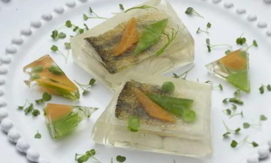 Заливной судак пошаговый рецепт вкусный. Судак рыба заливное. Судак рыба заливное. Рыбное заливное мраморное. Рыбное заливное царское.