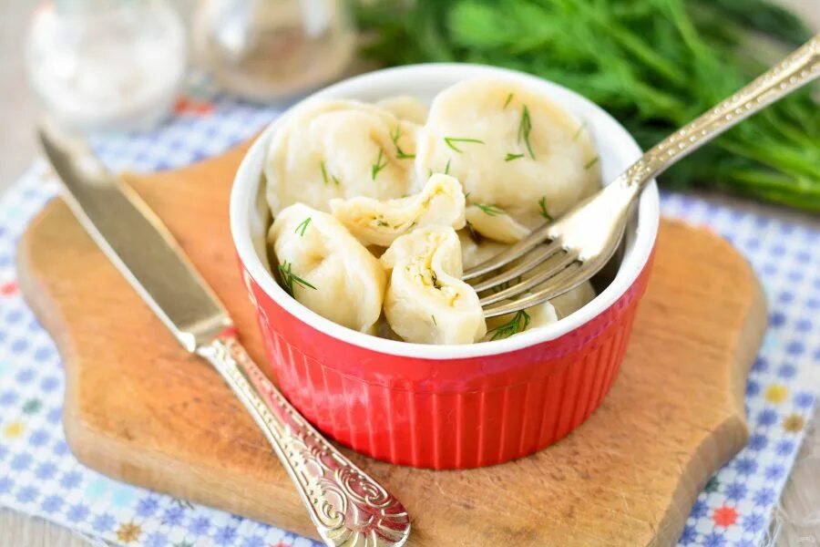 Пельмени жареные в духовке http://ovkuse.ru/recipes/pelmeni-zharenye-v-dukhovke/