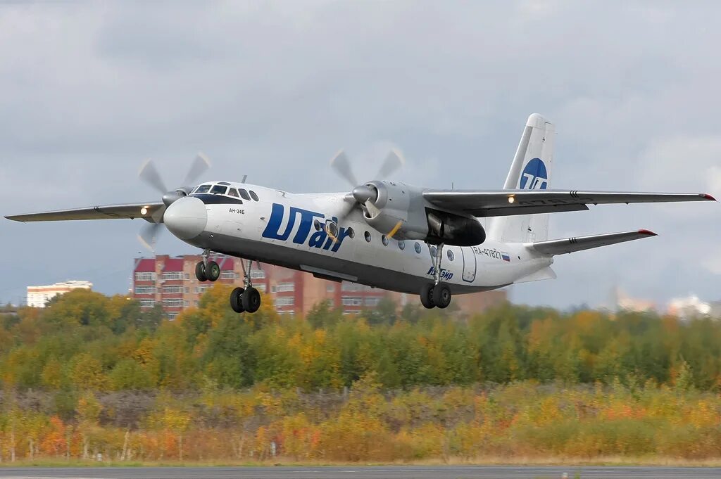 АН-24 пассажирский самолёт. АН 24 ЮТЭЙР. Турбовинтовой самолет АН-24. Антонов АН 24 самолет.