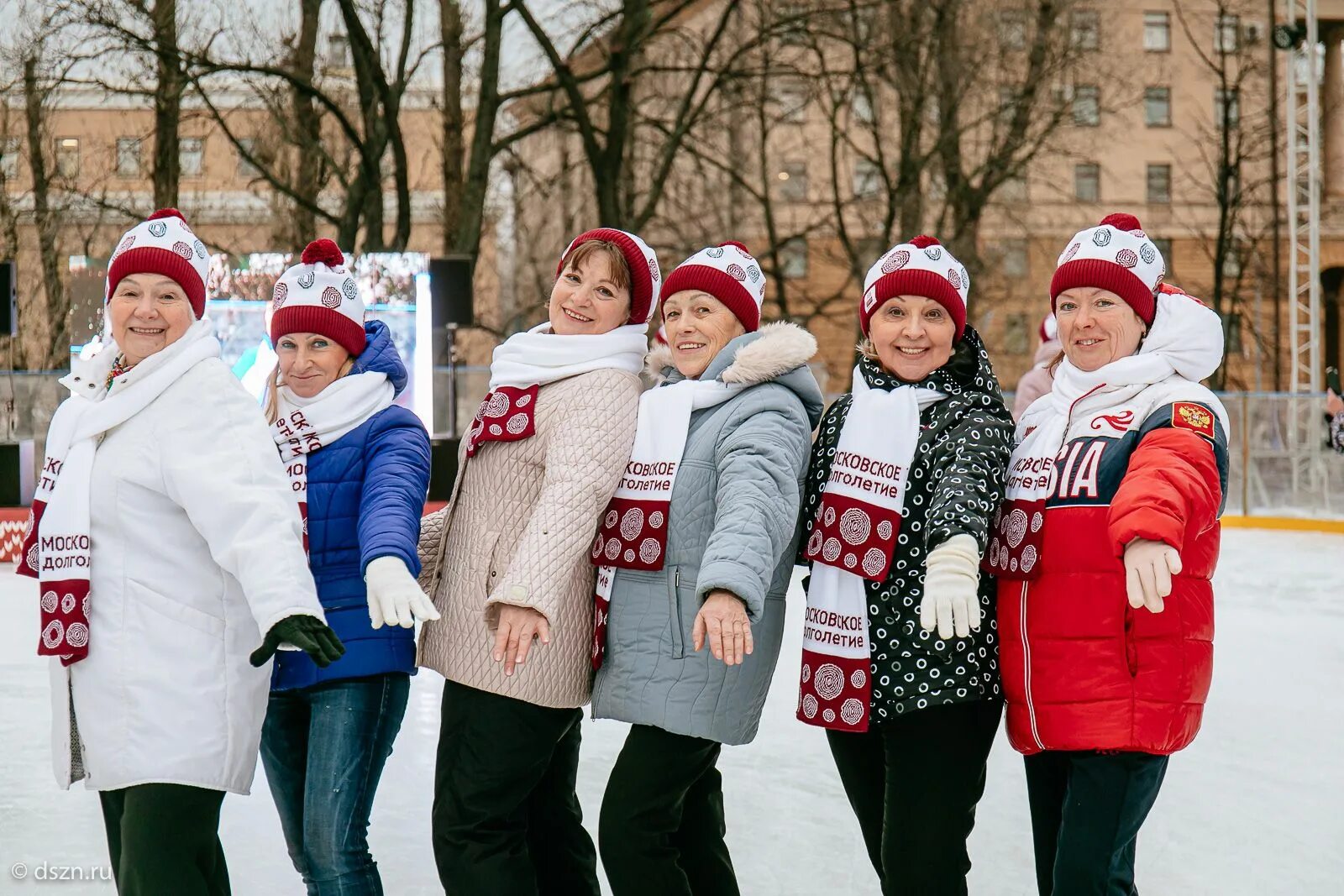 Московское долголетие 2024 год. Проект мэра Московское долголетие. Шапка Московское долголетие. Спецодежда мэрии Москвы. Московское долголетие группа 7711.