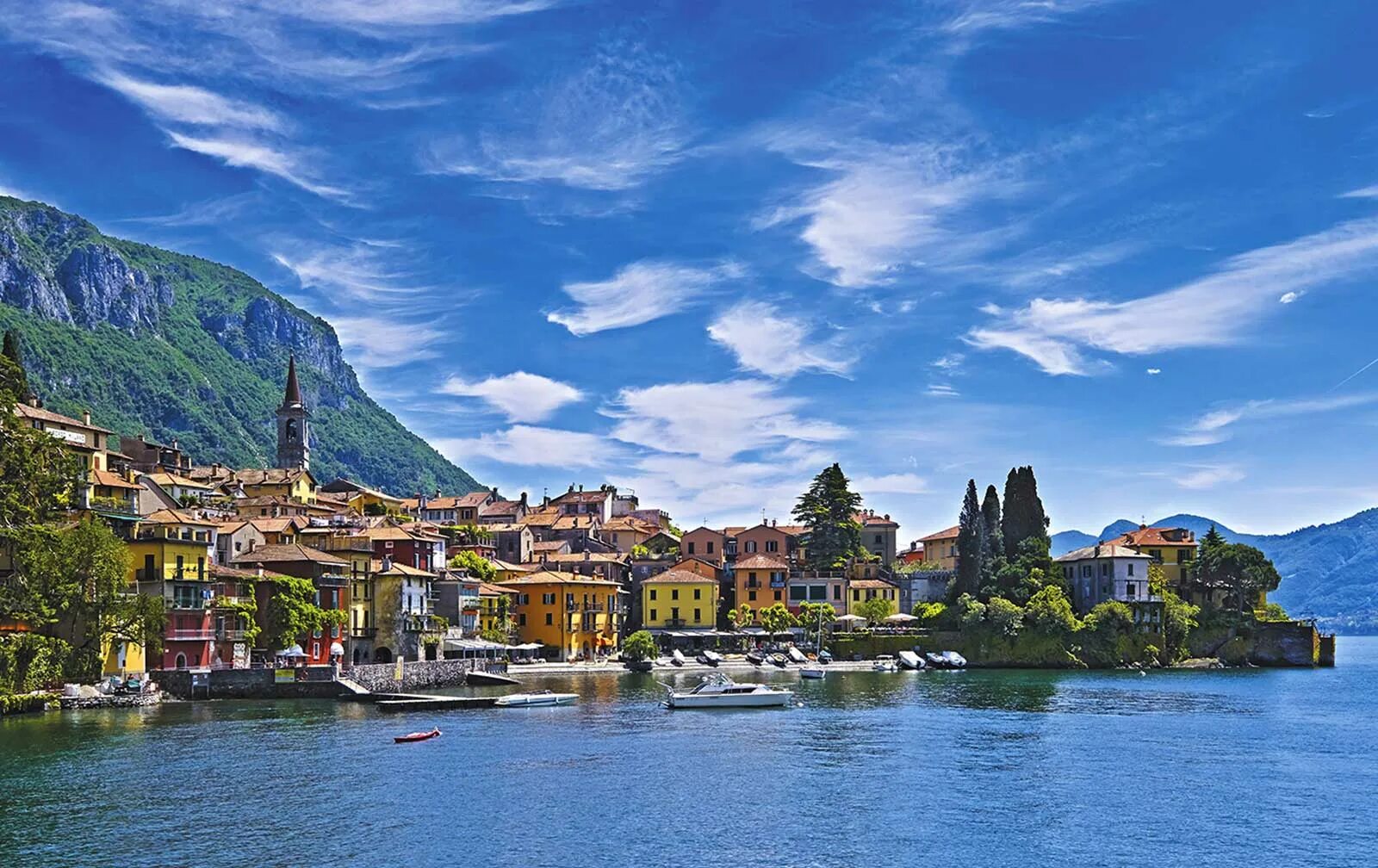 Варена фото. Varenna Италия. Варенна город в Италии. Варенна Комо. Озеро Комо Бергамо.