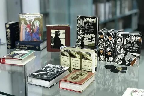 Какой писатель коллекционировал миниатюрные книги
