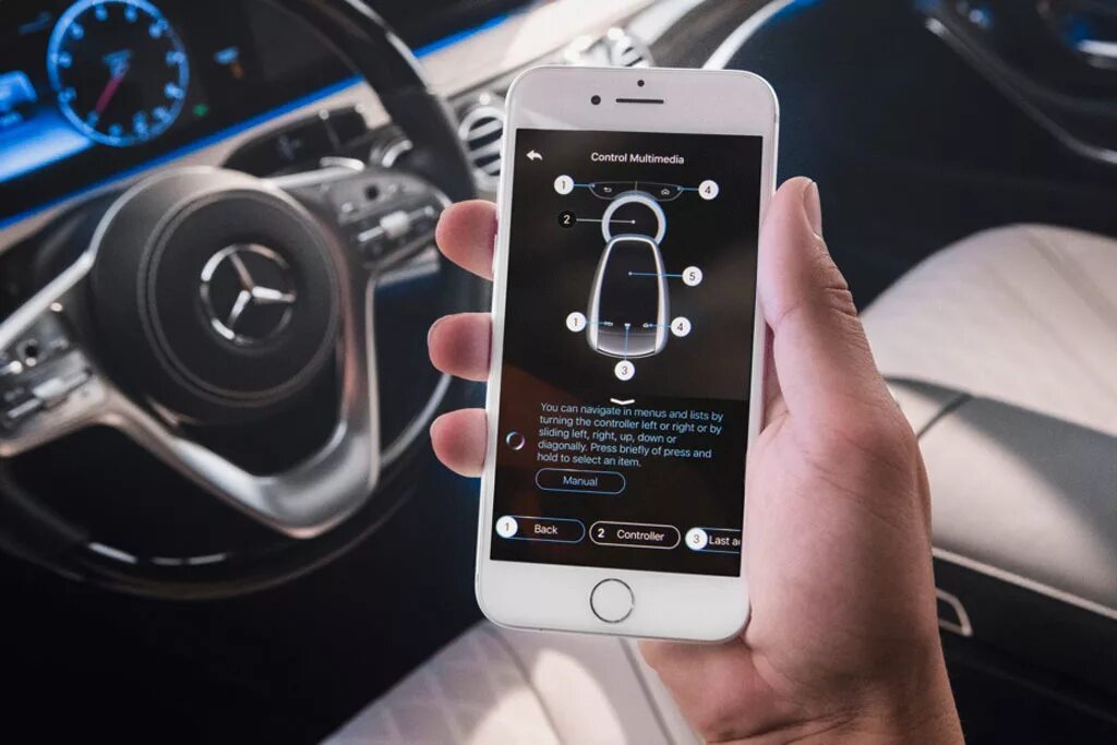 Смартфон на экране автомобиля. Спутниковая противоугонная система mercedes-benz. смартфон мерседес. мерседес с голосовым управлением. управление автомобилем через смартфон.