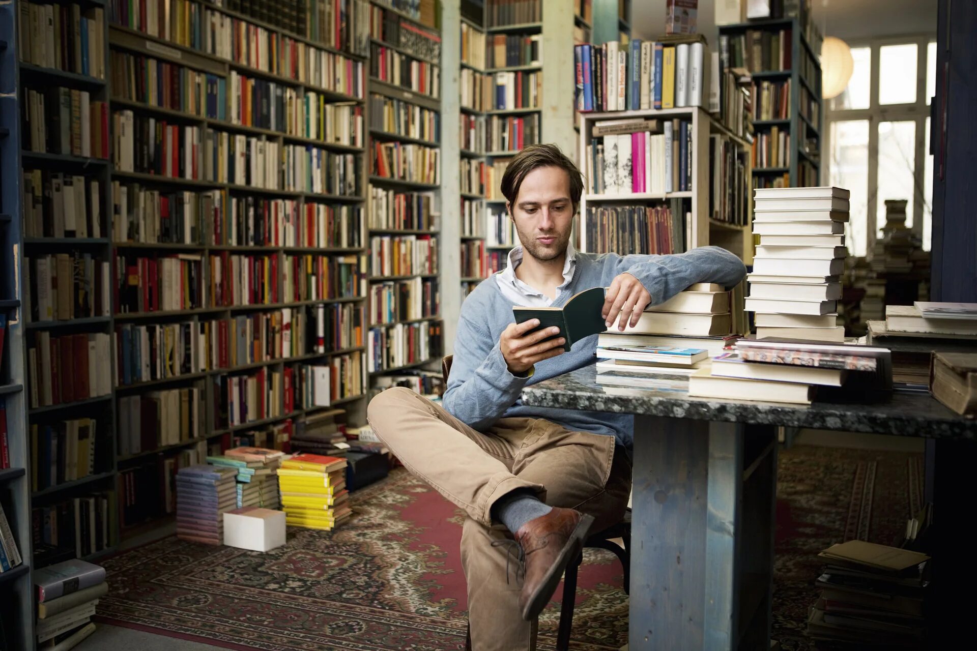 Who reads stories