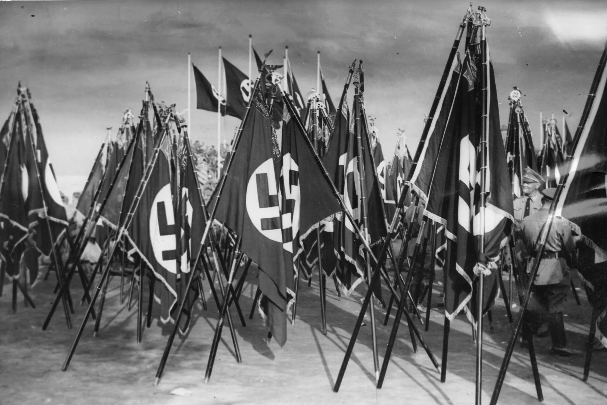 Нацисты Германии. Гитлеровская Германия. Фашистский флаг.