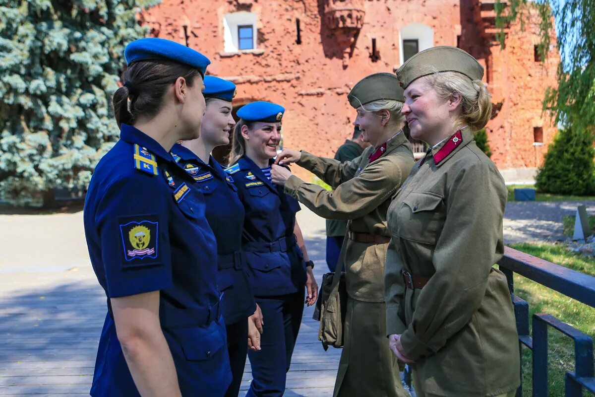 Рязанское высшее командное училище. Рязань воздушно десантное училище. Курсанты Рязанского училища ВДВ. РВВДКУ Рязань курсанты. Курсантки Рязанского училища ВДВ России.