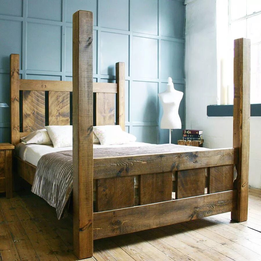 Самодельная кровать из дерева. Кровать деревянная. Кровать из досок. Кровать из брусков. Стильные деревянные кровати.