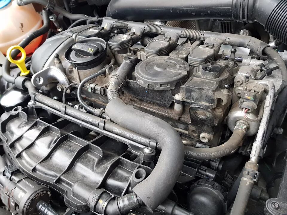 8. Направляющие втулки гбц 1. 8 tsi. Клапанная крышка tsi 1. Клапанная крышка tsi 1.