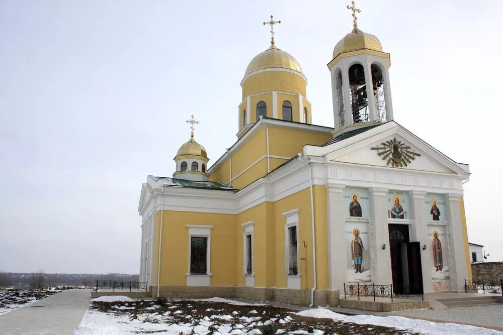 Преображенский кафедральный собор бендеры. Бендеры. Собор преображения господня бендеры. Храм александра невского в бендерах. Бендерский преображенский собор.