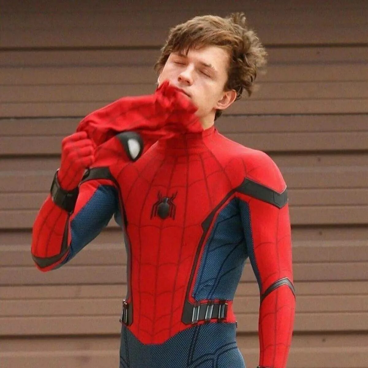 Том холланд роль человека паука. Том холланд. том холод. питер парке том холанд. spider man том холланд.