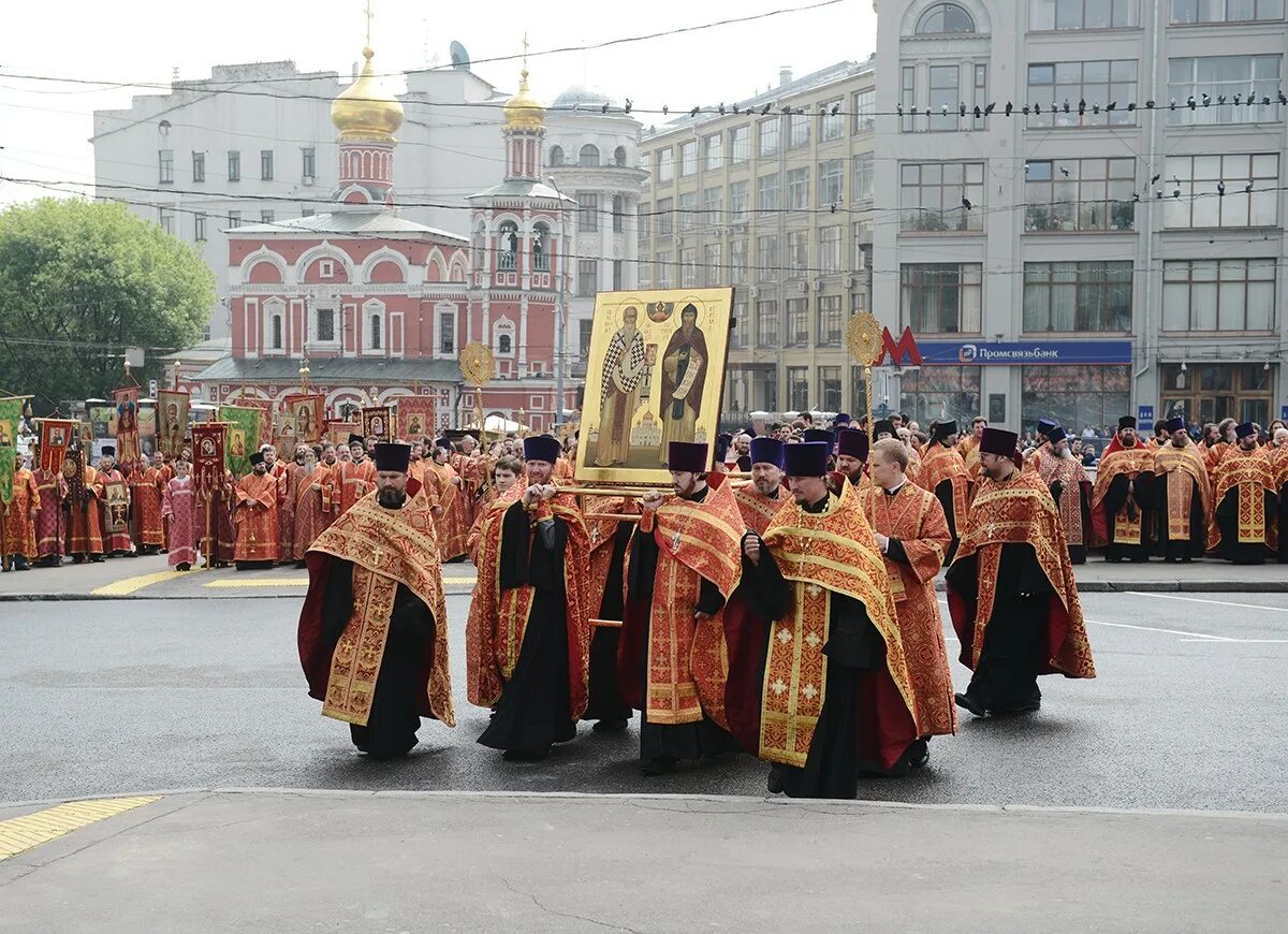 Празднование дня славянской письменности в России.