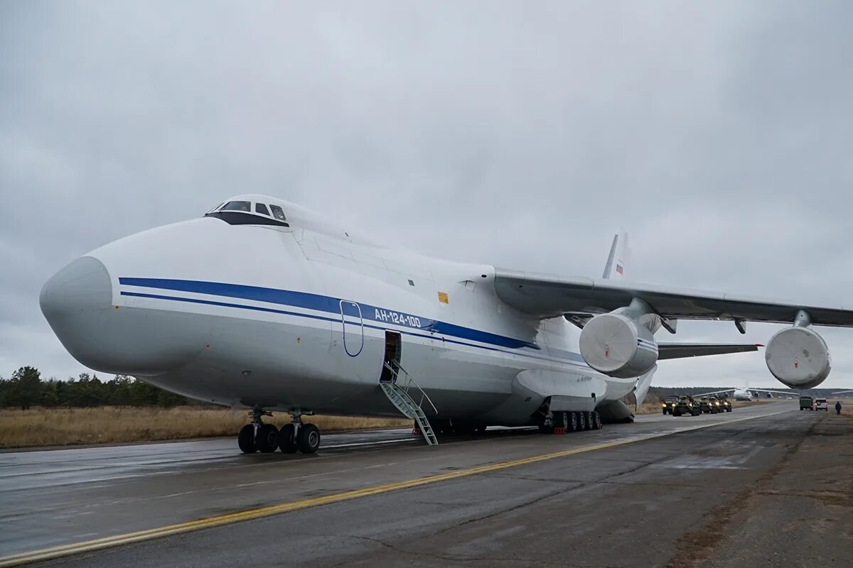 Первые грузовые самолеты. АН-124 ВТА. АН-124 Волга Днепр.