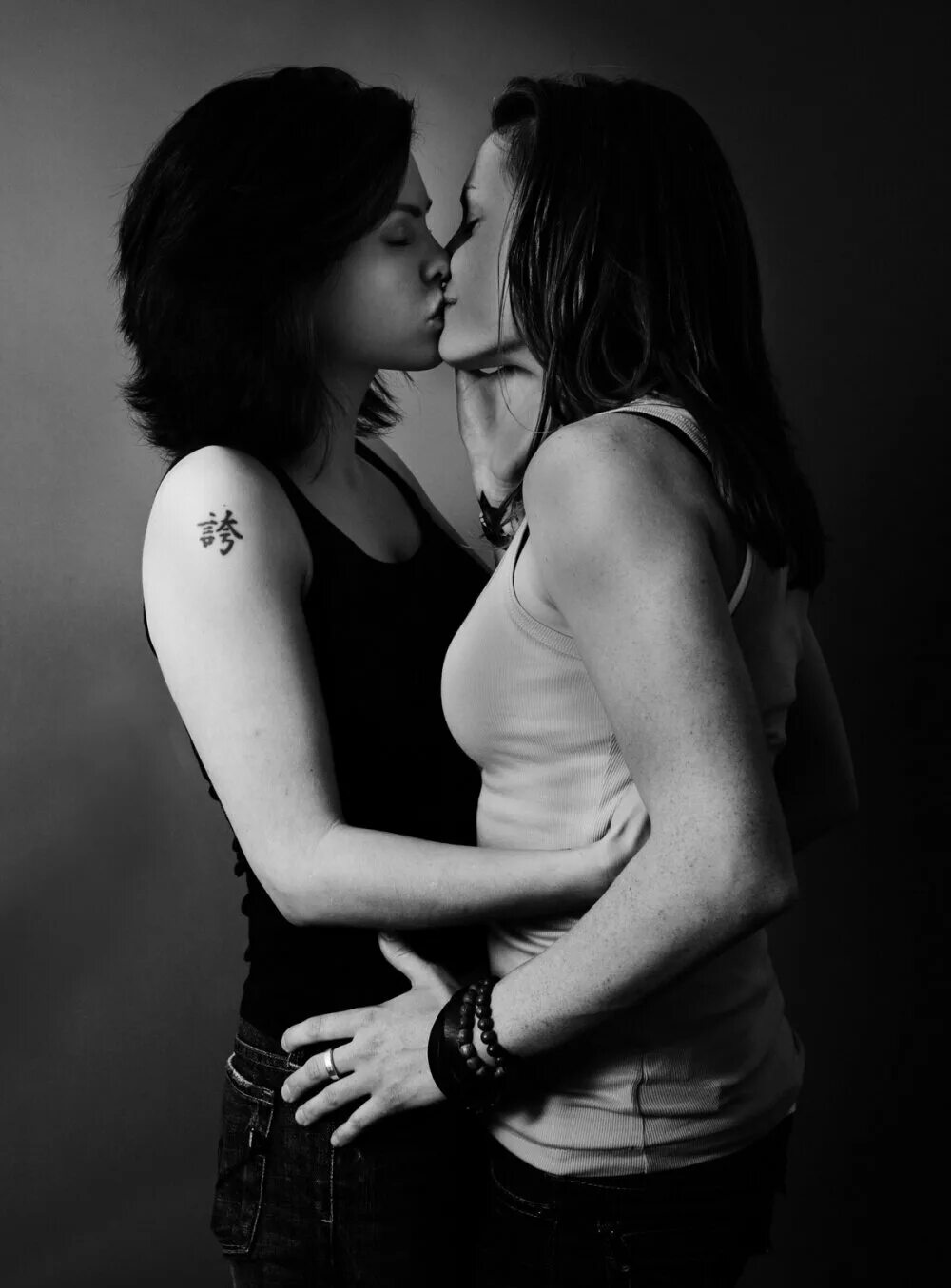 Поцелуй девушек. Женская любовь. Bonnie bonnie фильм 2019. Пайпер перабо вас не догонят. Эрика линдер и натали крилл.