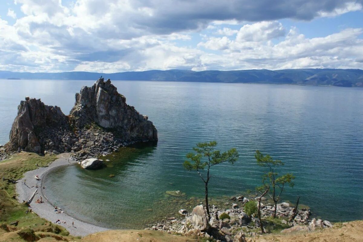 Байкал древнее озеро. Озеро Байкал Бурятия. Восточная Сибирь Байкал. Байкал Южная сторона. Лиственничный залив Байкал.