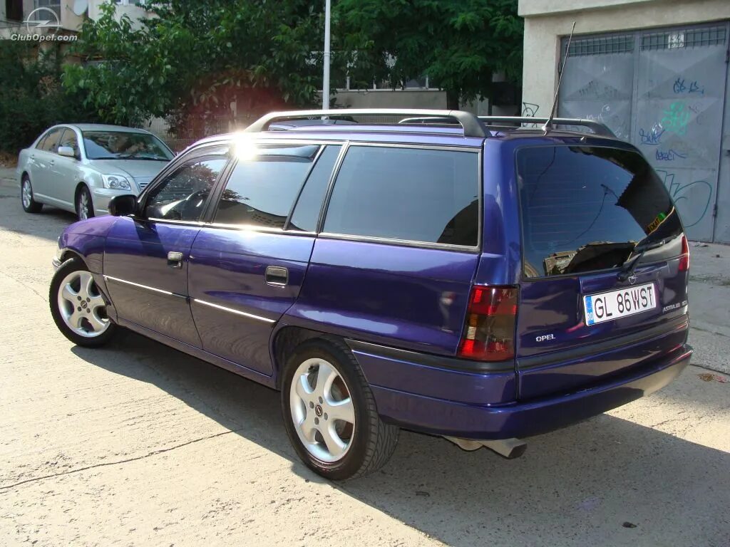 Куплю опель таджикистане. Opel Astra Caravan 1997. Opel Astra 1997 универсал. Opel Astra Caravan универсал 1997. Opel Astra f 1997 универсал.