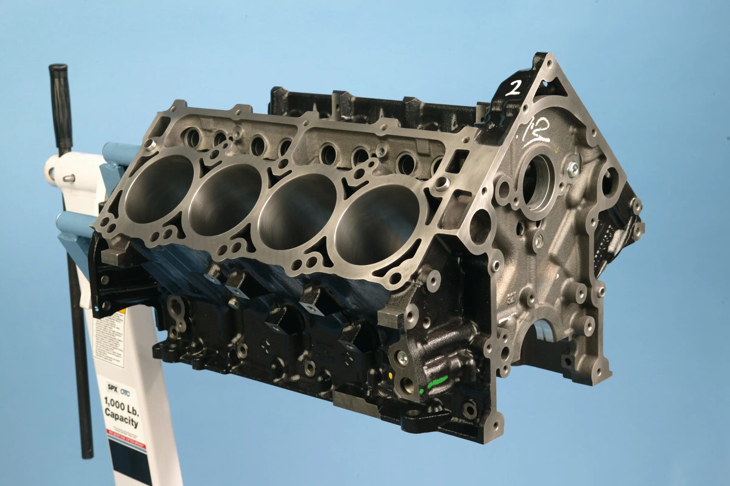 Блок двигателя к4м. Hemi 5.7 блок цилиндров. блок двигателя hemi v8. мотор hemi 5.7. двигатель крайслер 5.7 хеми.