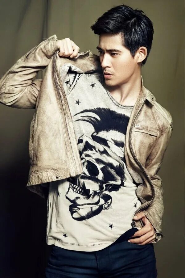 Вик чжоу в молодости. Вик чоу (чжоу ю мин). Вик чжоу. Вик чжоу фото. Вик чоу актер.