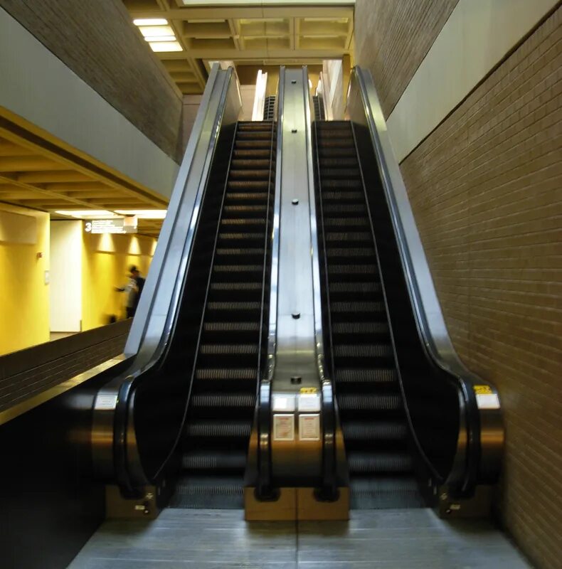 эскалатор izamet. поэтажный эскалатор. лифты подъемные платформы и эскалаторы. лифт эскалатор траволатор. John траволатор.