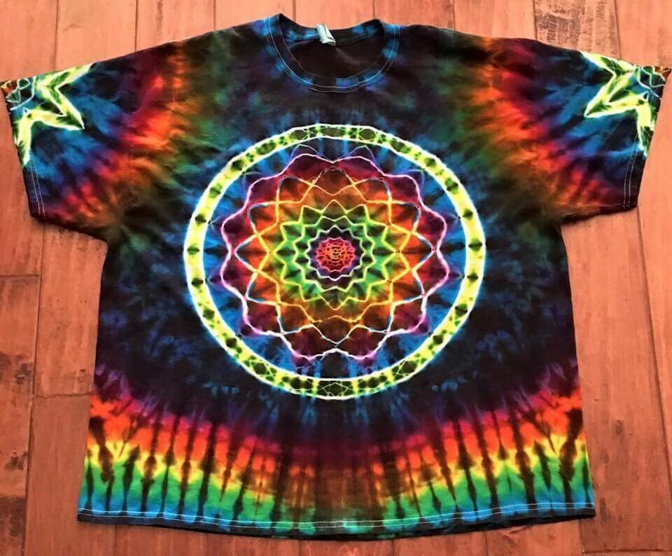 Мандала узелковый батик. Хиппи Tie-Dye. Узелковый батик хиппи. Джемпер Версаче Tie Dye.