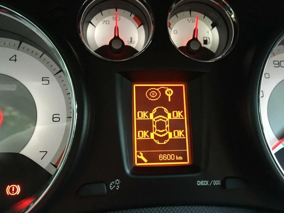 Ошибка давления масла пежо. Пежо 308 sw check engine. peugeot 308 depollution system faulty. peugeot 308 engine fault. engine oil pressure пежо 308.