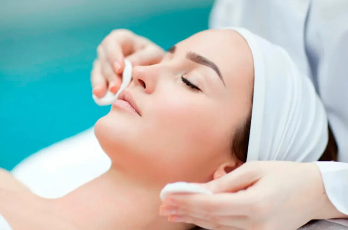 Подготовка кожи к пилингам. Подготовка к пилингу. Подготовка к пилингу. Маска для лица в салоне. Подготовка кожи к пилингам.