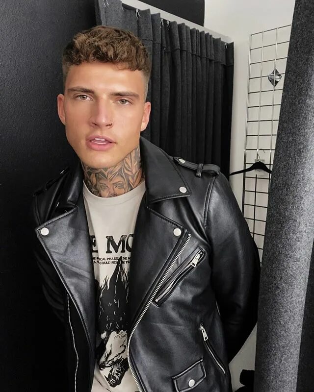 Тату модель charlie edwards. Charlieedwardz. Charlie edwards. Charlieedwardz. Рыжая хлоя кейн.