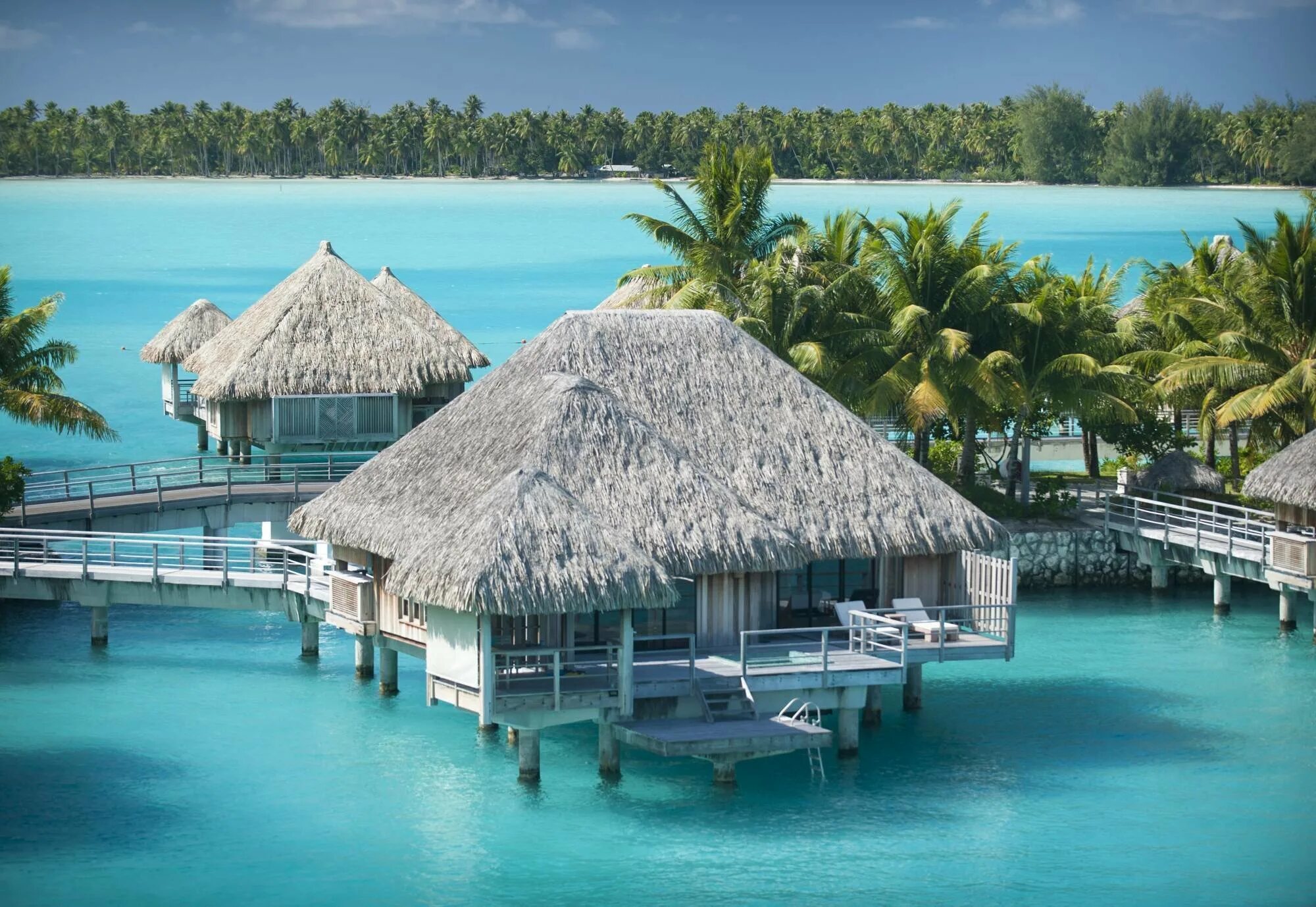 Красивые острова. Французская Полинезия Таити бунгало. The St. Regis Bora Bora Resort. Гавайи Бора Бора. Остров Бора Бора отели.