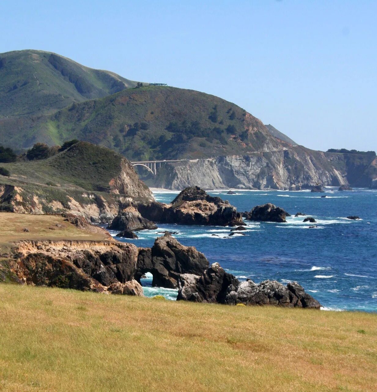 Прибрежные холмы. Гора big sur. Широкая Береговая линия. Берег берега береговой побережье.