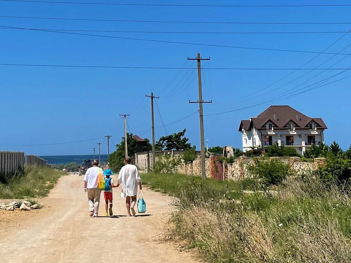 Жить в крыму постоянно. Оленевка Крым. Западный Крым. В Крыму проживали. Отпуск в Крыму.