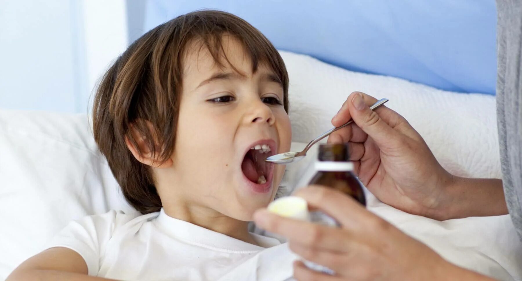 Сухой кашель у ребенка ночью. От кашля для детей в домашних условиях. Ребёнок не может откашлять мокроту. Ребёнок не может откашлять мокроту. От кашля для детей домашние средство.