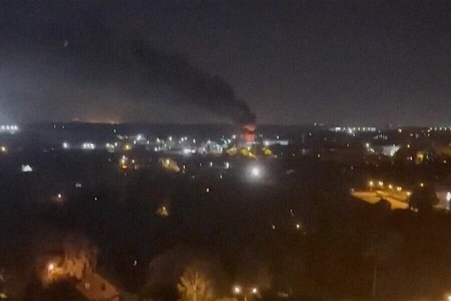 пожар в районе аэропорт москва. чкаловск аэродром пожар. дым на крыше на ул разина калининград. дым в центре москвы сейчас. пожар в чкаловске.