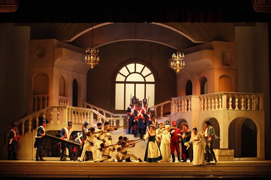 Оперное представление. Оперный артист. Опера театральный жанр. Певцы театра оперы и балета улан-удэ. Картинки оперы.