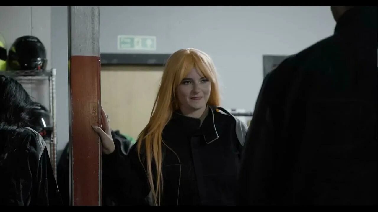 Clean bandit drive. Clean bandit topic drive. clean bandit topic. певица клин бандит.