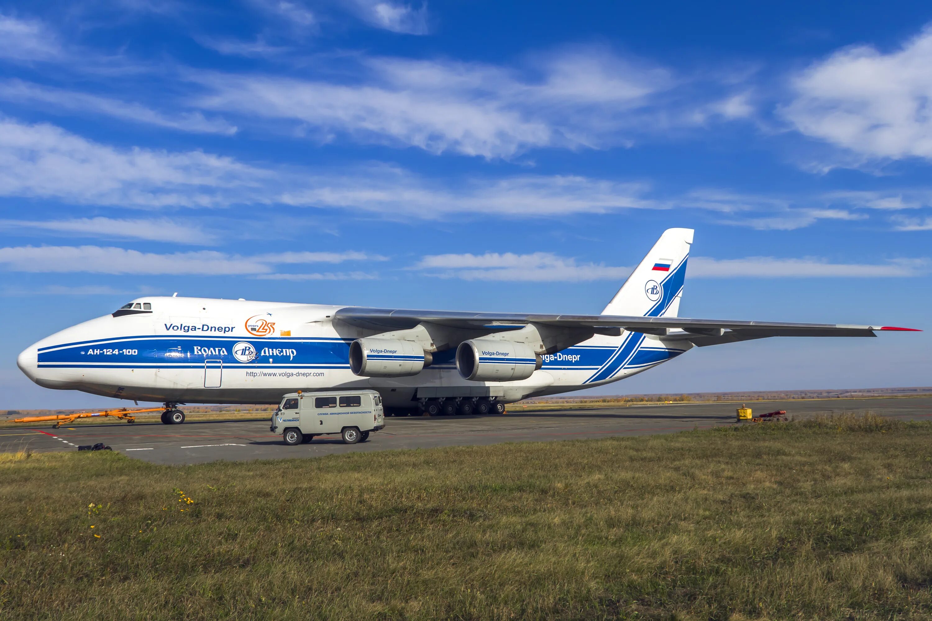 Полет на самолете челябинск. АН-124 Волга Днепр. АН 124 100 Волга Днепр. Антонов АН 124.